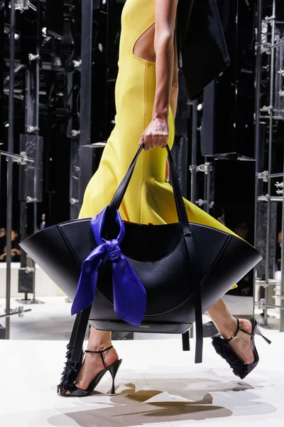 Look 34